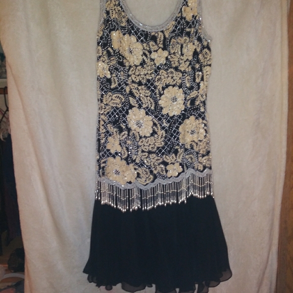 Too small - Picture 1 of 2